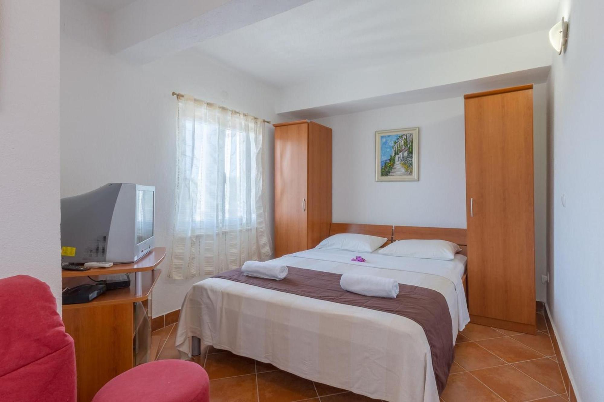 Apartments Simic Milna  Zewnętrze zdjęcie