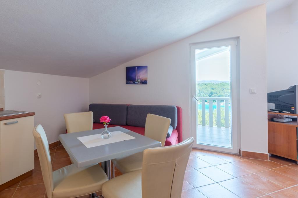 Apartments Simic Milna  Zewnętrze zdjęcie