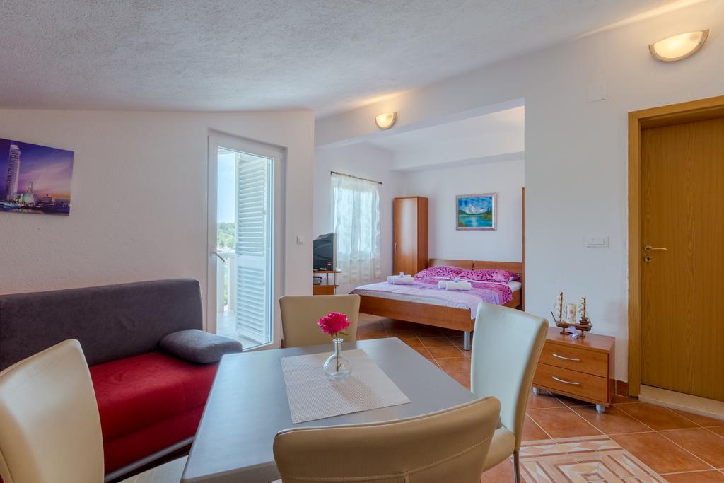Apartments Simic Milna  Zewnętrze zdjęcie