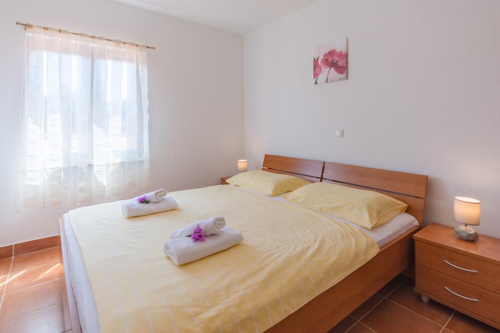 Apartments Simic Milna  Zewnętrze zdjęcie